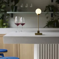 Snowball portabel bordslampa mässing