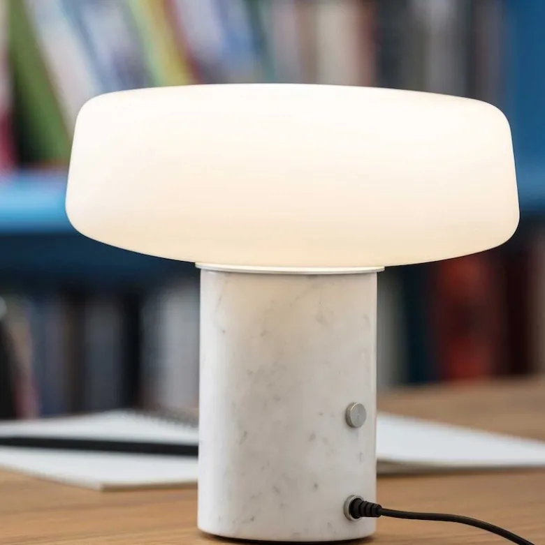 Solid bordslampa vit carrara marmor