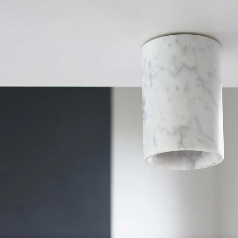 Solid cylinder plafond vit carrara marmor