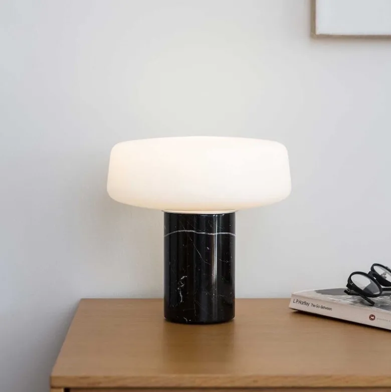 Solid small bordslampa svart marquina marmor