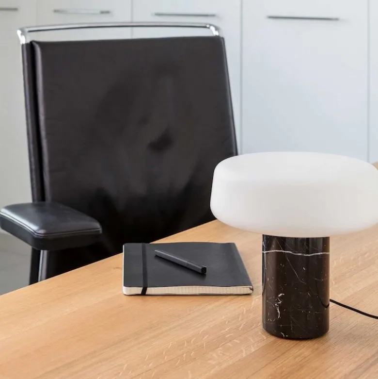 Solid small bordslampa svart marquina marmor