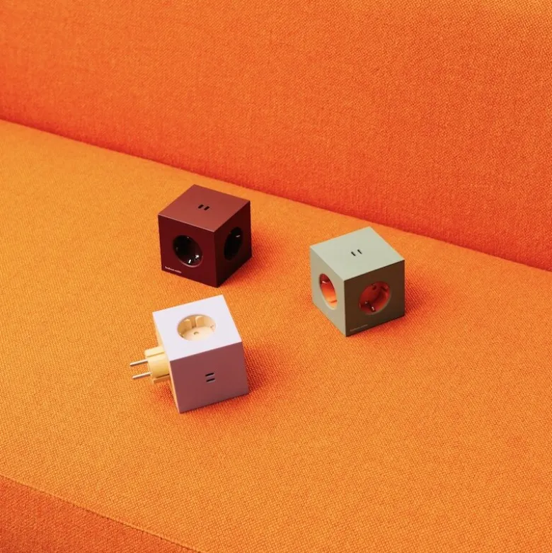 Square 2 grenuttag 30W Dual USB-C BAUHAUS Mulberry Red