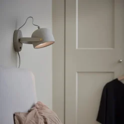 Svejk 13 vägglampa beige