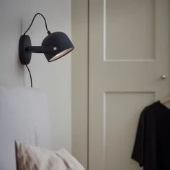 Svejk 13 vägglampa svart