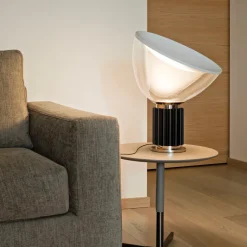 Taccia PMMA bordslampa silver