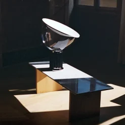 Taccia PMMA bordslampa svart