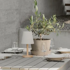 Tess portabel bordslampa natur
