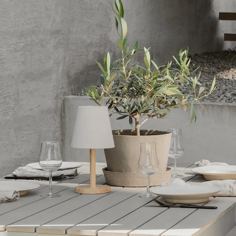 Tess portabel bordslampa natur