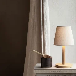 Tess portabel bordslampa natur