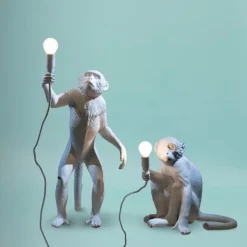 The Monkey Lamp standing Bordslampa vit