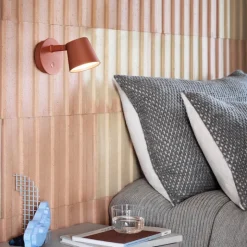 Tip vägglampa kopparbrun