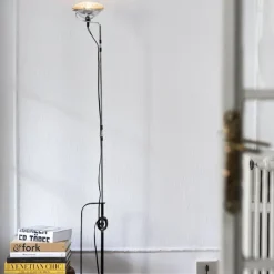 Toio LED golvlampa svart
