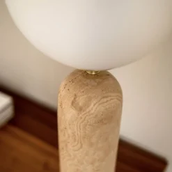 Torrano bordslampa travertin/borstad mässing
