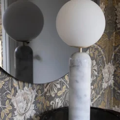 Torrano bordslampa vit/borstad mässing