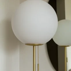 Torrano golvlampa vit/borstad mässing