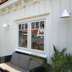 Tratt IP23 vägglampa vit