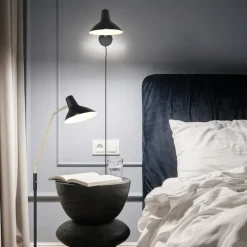 Traveller vägglampa svart/mässing