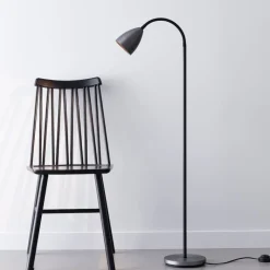 Trotsig golvlampa oxidgrå