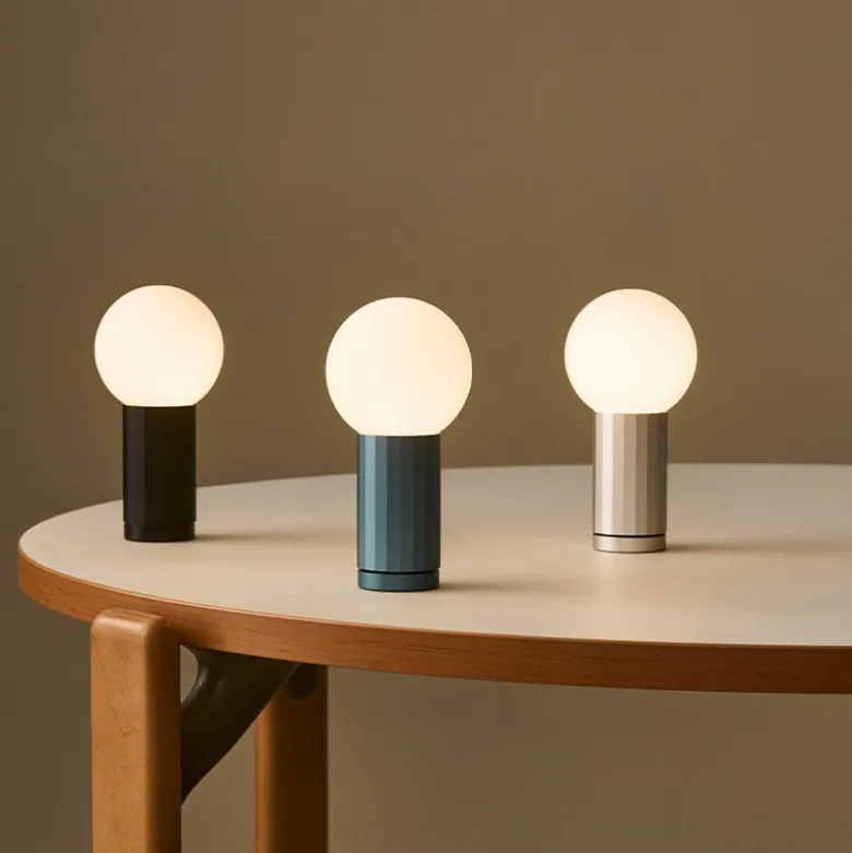 Turn On bordslampa blå