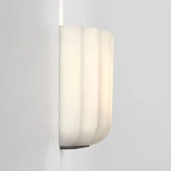 Veo vägglampa matt brons/opalglas