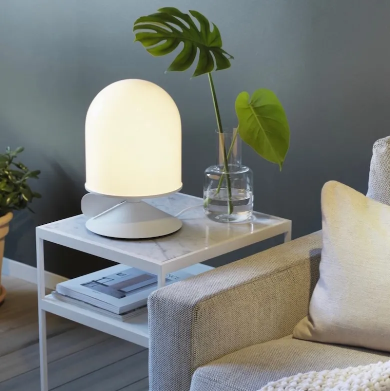 Vinge bordslampa rönnbär/opalglas