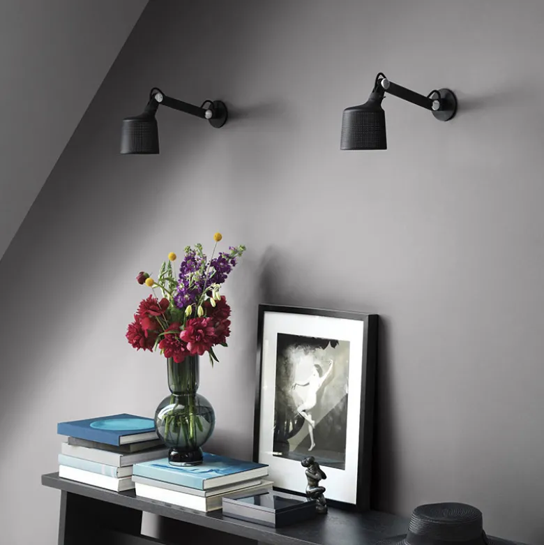 Vipp 523 smal vägglampa svart