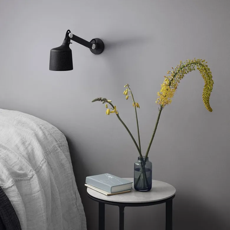 Vipp 523 smal vägglampa svart