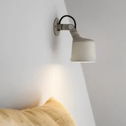Vipp 524 vägglampa varmgrå