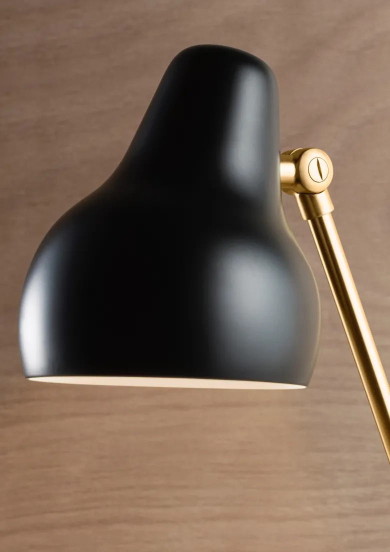 VL38 Golvlampa black/mäsing