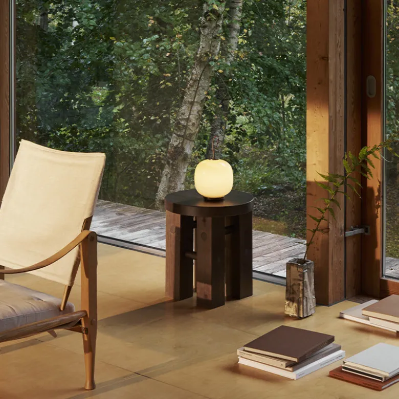 VL 45 Radiohus portabel bordslampa aged brass/glossy pale yellow