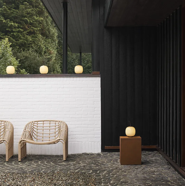 VL 45 Radiohus portabel bordslampa aged brass/glossy pale yellow