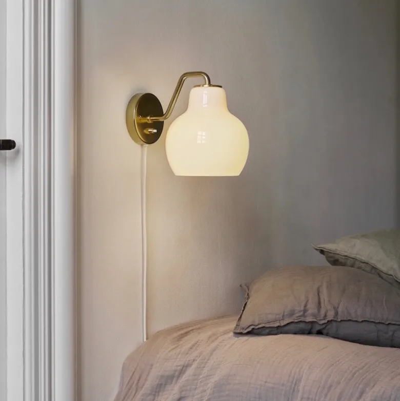 VL RING CROWN Vägglampa med sladd opalglass/brass