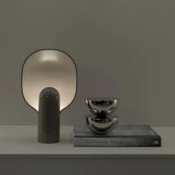 Ware bordslampa grå