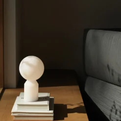 Yo S portabel bordslampa vit