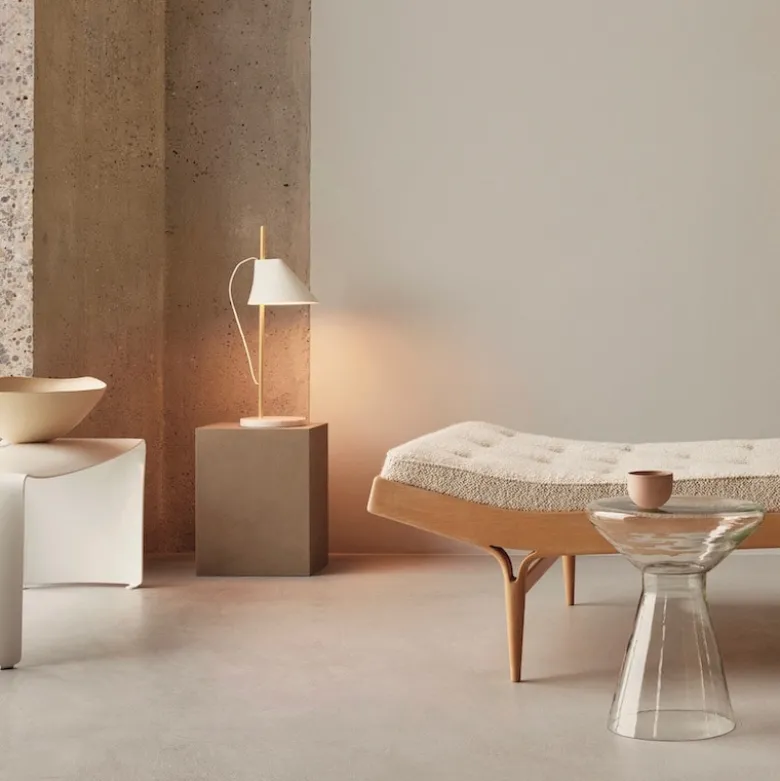 YUH Bordslampa white/brass